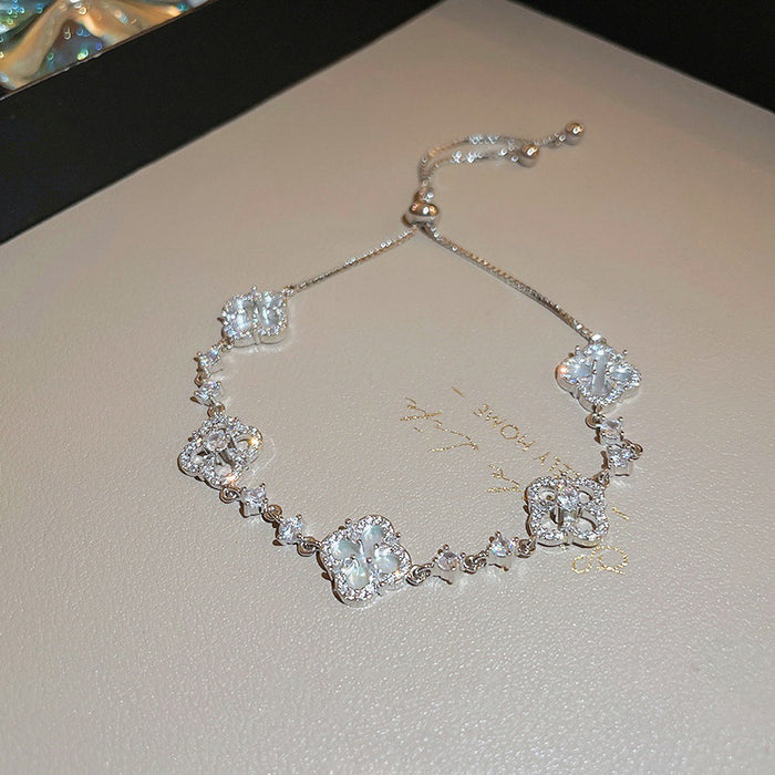 Wholesale Four petal zircon flower bracelet with light luxury temperament, new bracelet accessories