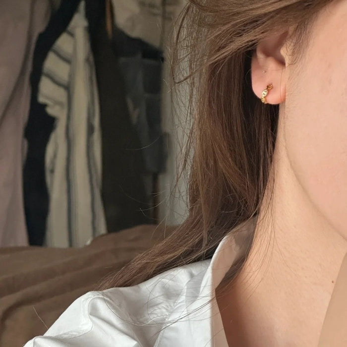 Wholesale Earrings are simple and niche earrings