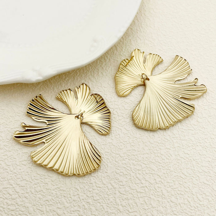 Wholesale metal exaggerated ginkgo leaf earrings High sense fashion creative fan stainless steel leaf earrings women