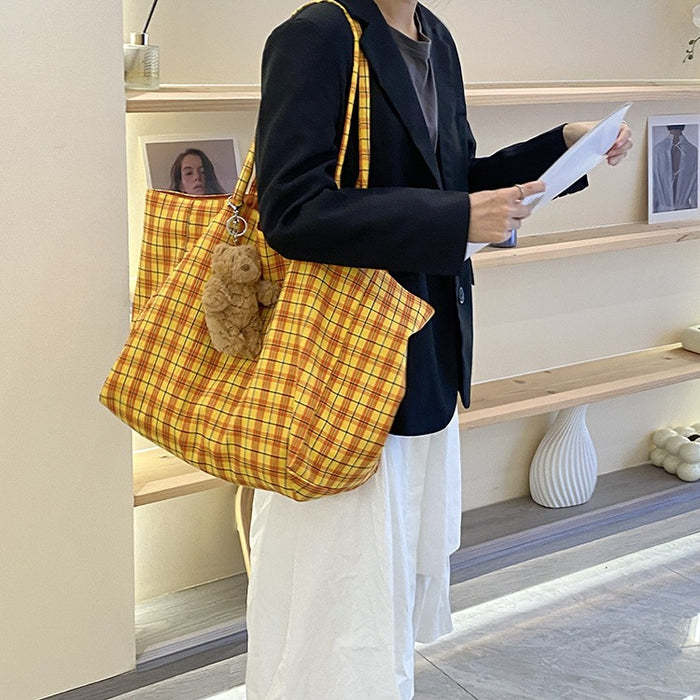 Wholesale Retro niche back canvas bag, casual versatile shoulder bag, fashionable commuting tote bag