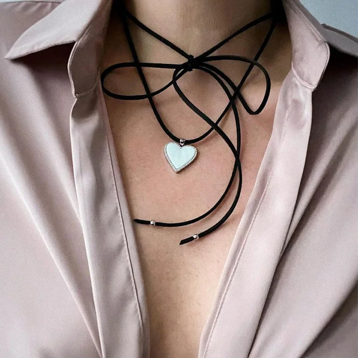 Wholesale Personalized jewelry, rope chain, heart pendant, niche star butterfly necklace, diamond studded cross necklace