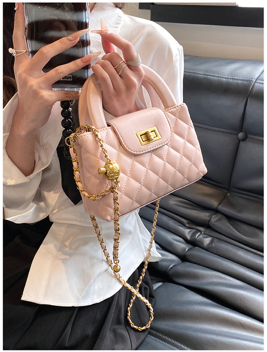 Wholesale popular portable niche shoulder bag women's commuter small square bag spring and summer all-match messenger bag