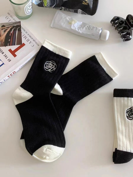 Wholesale Rose embroidery, sweet and comfortable vertical stripes, pure cotton mid tube women's socks