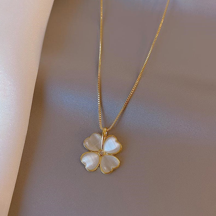 Wholesale Lucky Four-leaf Clover Necklace Women's Gold-plated Cat's Eye Exquisite Petal Clavicle Chain Simple Elegant Women's New Necklace