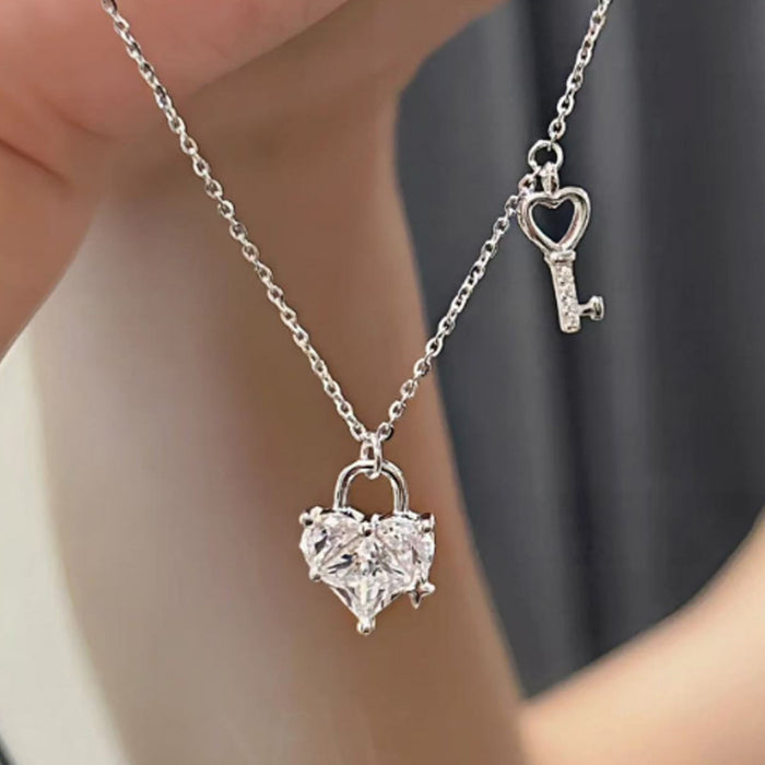 Wholesale Love lock necklace, light luxury, niche, simple, high-end gift