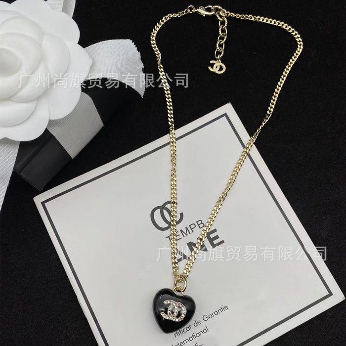 Wholesale Resin black peach heart necklace heart-shaped heart collarbone chain wholesale