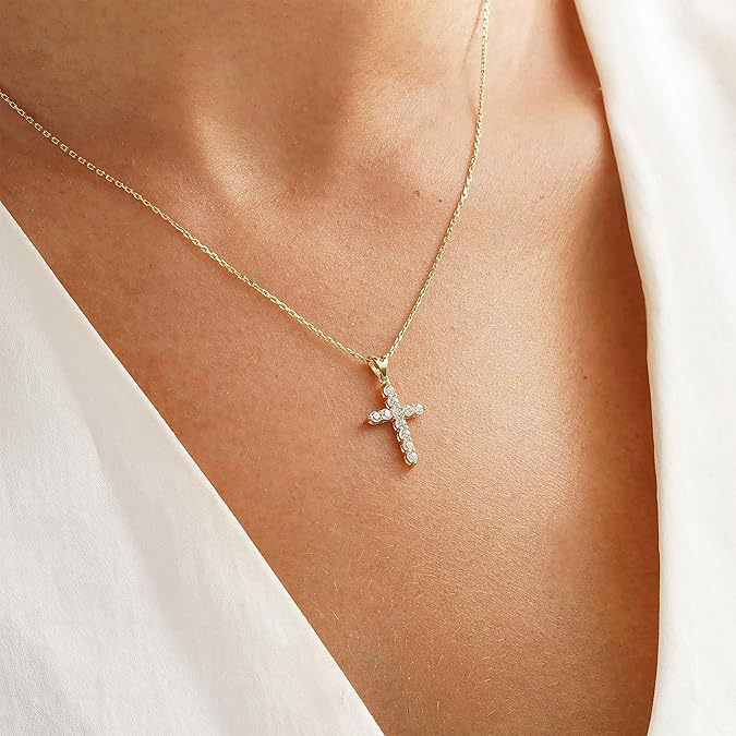 Wholesale Fashionable and versatile cross necklace, personalized pendant, collarbone chain
