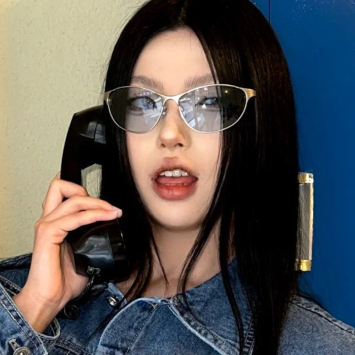 Wholesale Outdoor sports sunglasses with futuristic metal and silver edges, high-end sunglasses