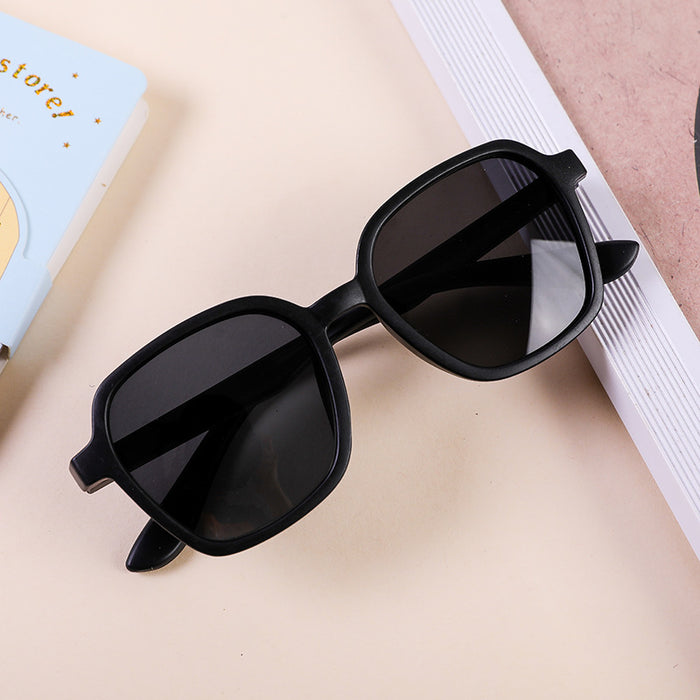 Wholesale Fashionable children's sunglasses for taking photos, trendy and cool styling glasses, flat light UV resistant sunglasses