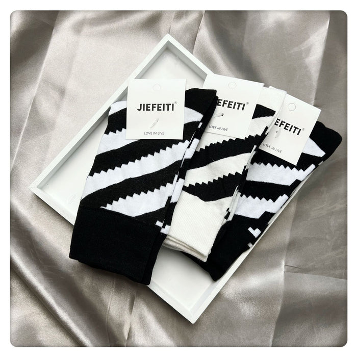 Calcetines de algodón de color en blanco y negro al por mayor JDC-SK-Luyue003