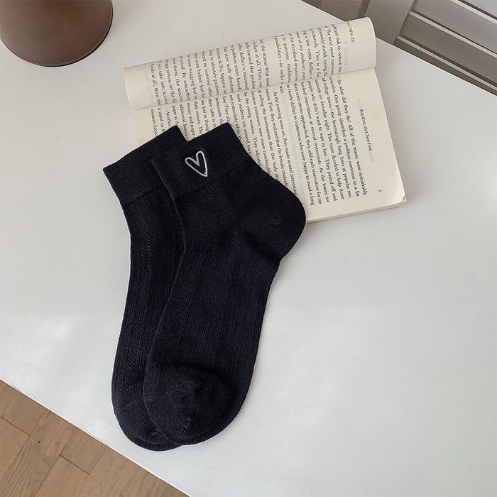 Wholesale New mesh breathable heart-shaped embroidered simple socks versatile short tube women's socks