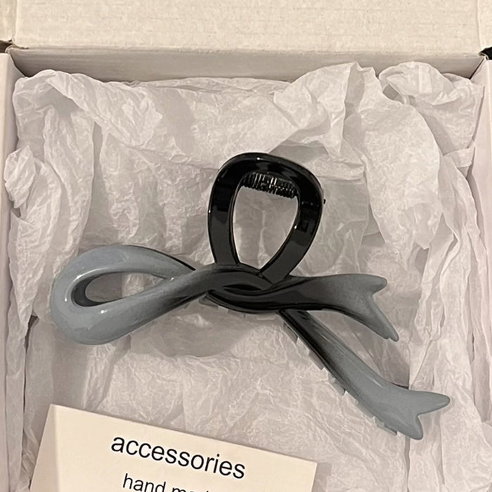 Wholesale Bow shaped acrylic hair clip for women's hair accessories with a high-end feel. Back of the head hair clip with a large shark clip