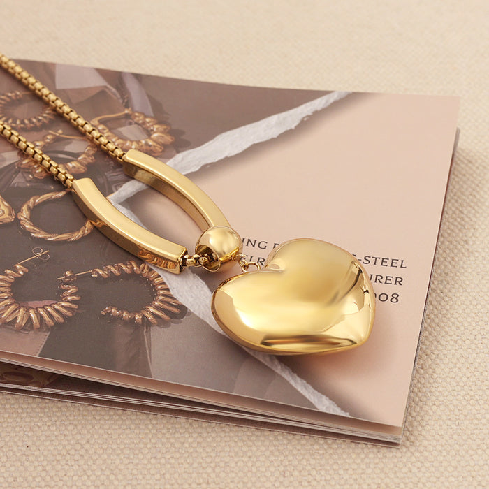 Wholesale Exaggerated Design Geometric Large Heart Necklace Hollow Pendant Personalized