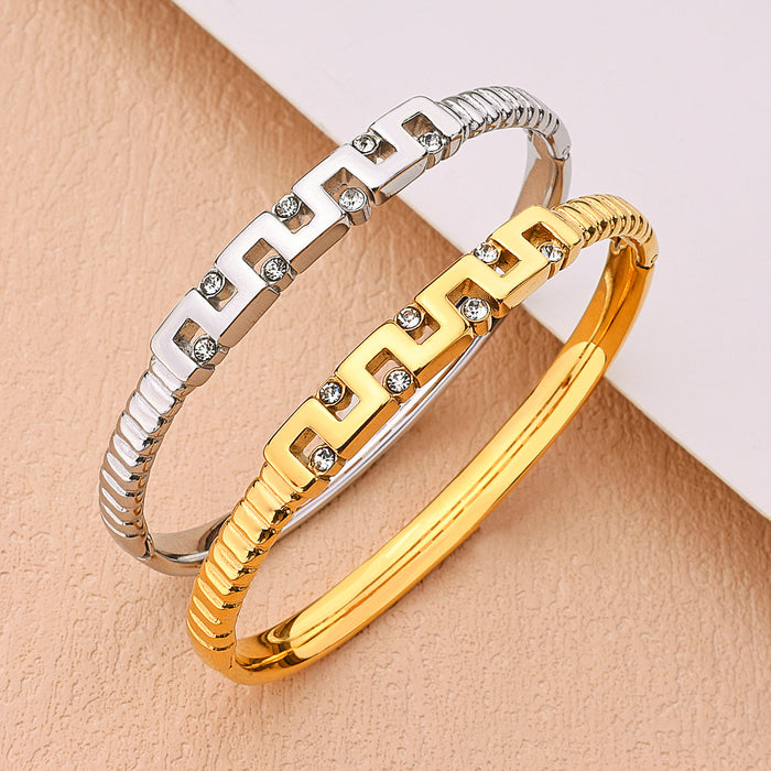 Wholesale Electroplated fashionable Great Wall pattern diamond studded buckle titanium steel bracelet