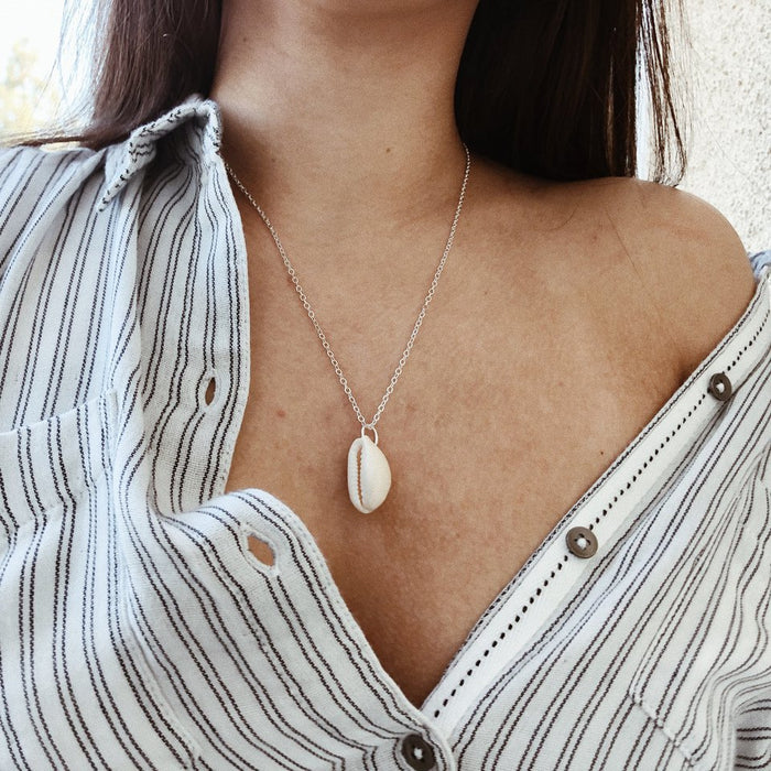 Wholesale Simple shell pendant, fashionable and versatile accessory, single-layer necklace, personalized collarbone chain