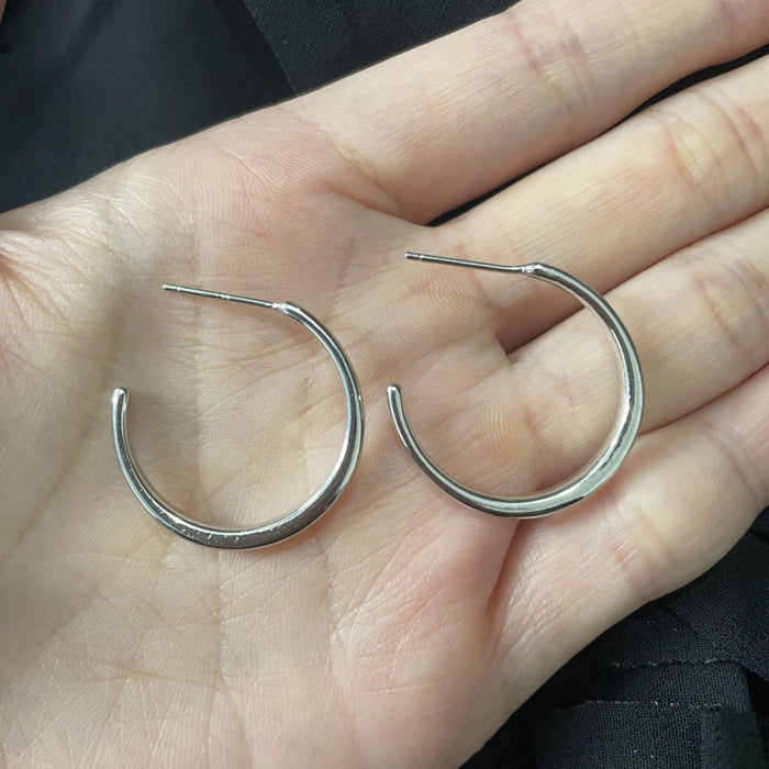 Wholesale C-shaped earrings with high-end photosensitive surface earrings