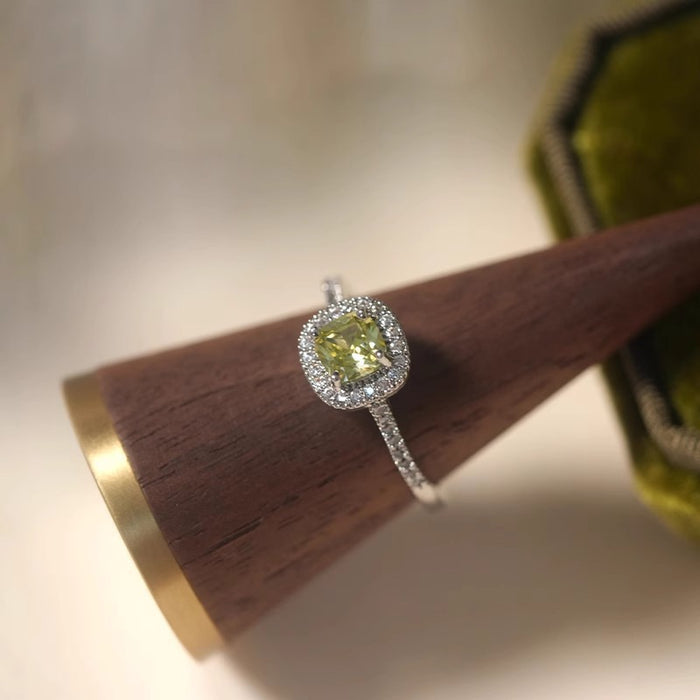 Wholesale Vintage olive ring with niche design, light luxury