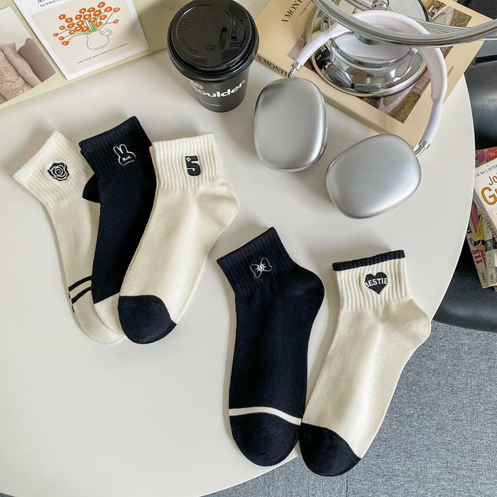 Wholesale Embroidered socks and socks