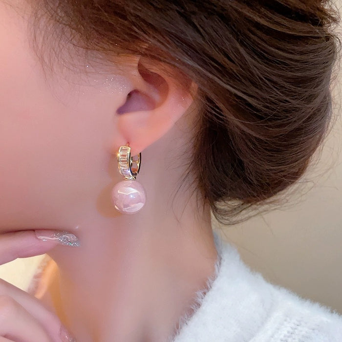 Wholesale Pearl earrings are niche, unique, light luxury, fashionable, ear buckles, and earrings