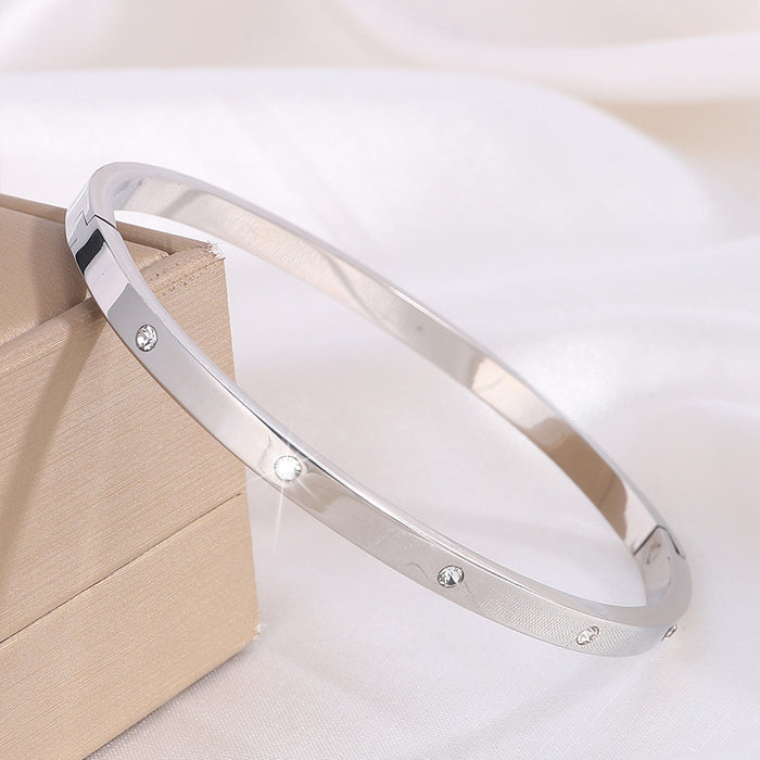 Wholesale Titanium steel bracelet with high-end fashion, light luxury, exquisite and non fading accessories, stainless steel diamond inlaid bracelet