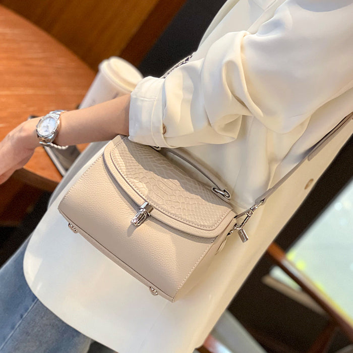 Wholesale First layer cowhide shoulder bag, new leather high-end style, stylish handbag, versatile crossbody bag