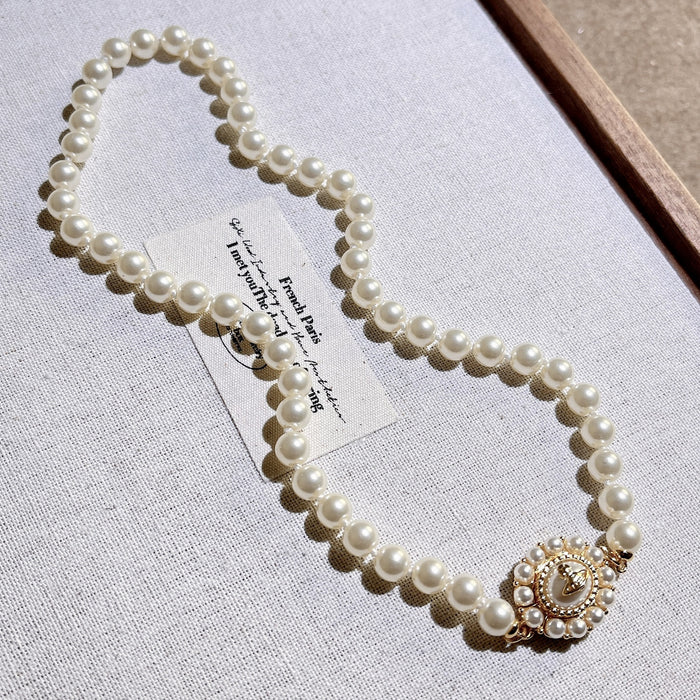 Wholesale Pearl necklace made of brass with elegant temperament