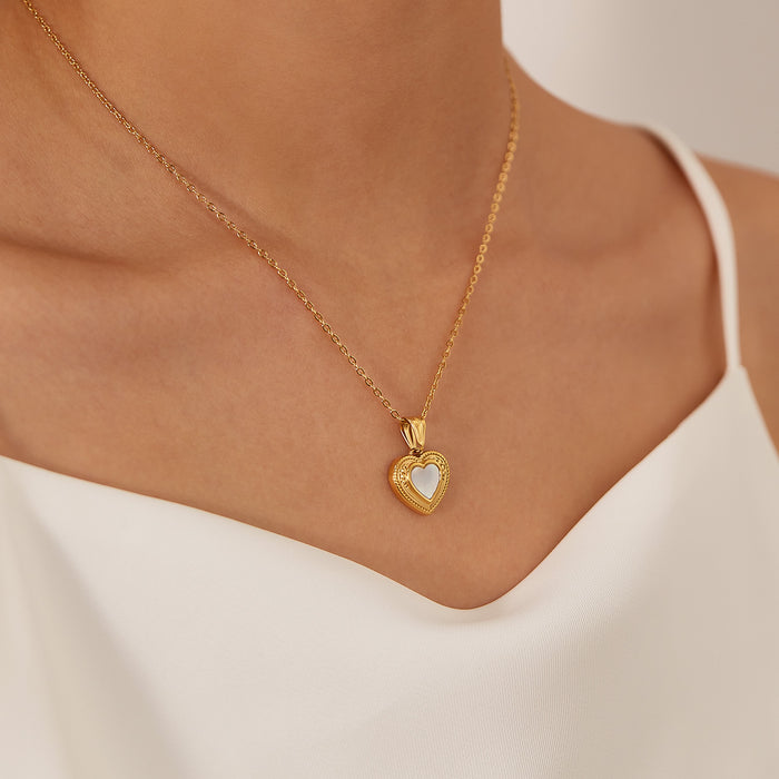 Wholesale Vintage necklace with stainless steel peach heart temperament and heart-shaped collarbone chain