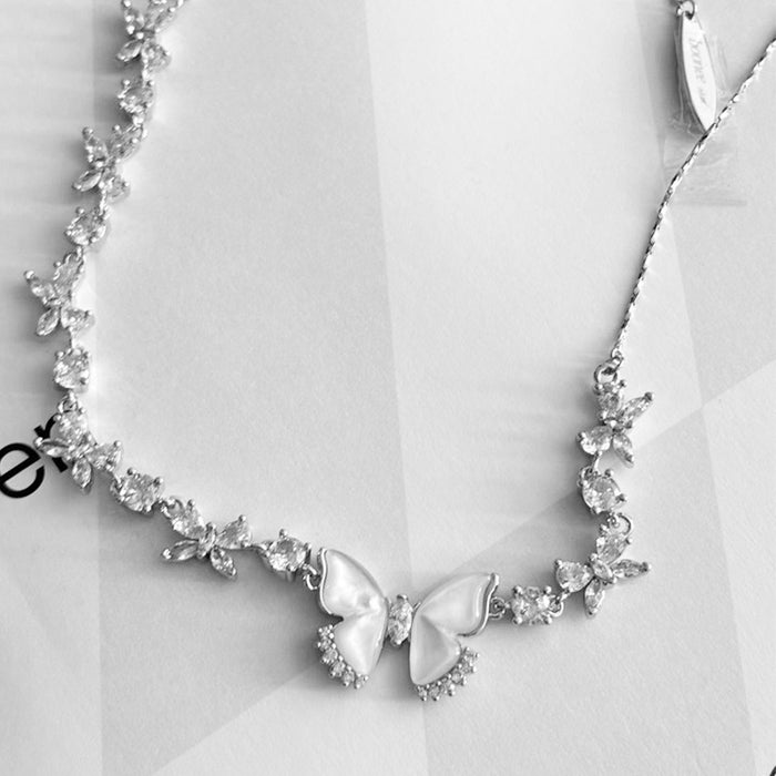 Wholesale Minimally luxurious diamond inlaid butterfly necklace with a high-end feel, light luxury collarbone chain, new style