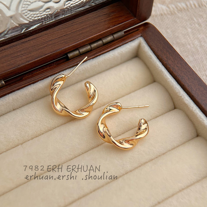 Wholesale Fashionable, high-end, simple, versatile earrings for commuting