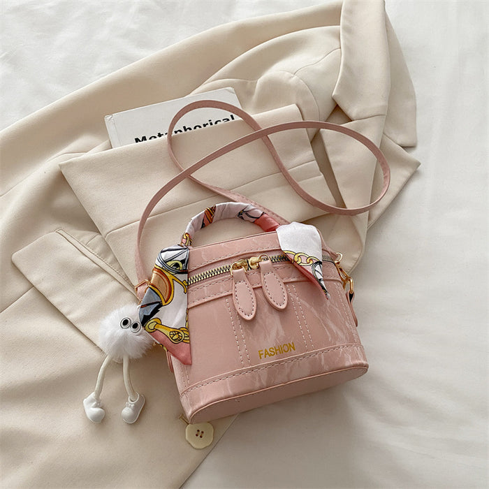 Wholesale Fashion single shoulder small square bag, niche design, crossbody bucket bag