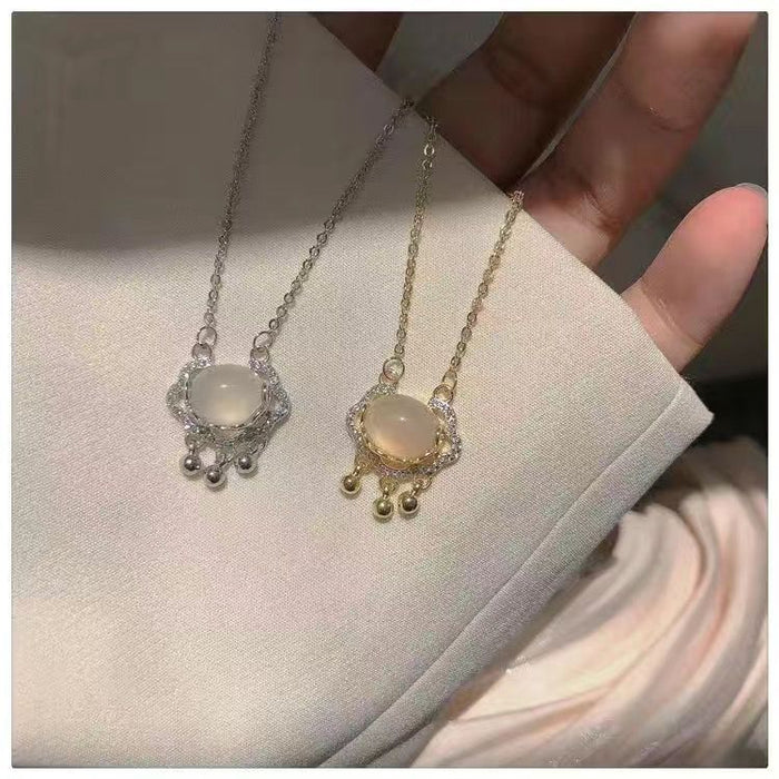 Wholesale New auspicious cloud lock necklace, safe and auspicious, high-end luxury, niche design, collarbone chain