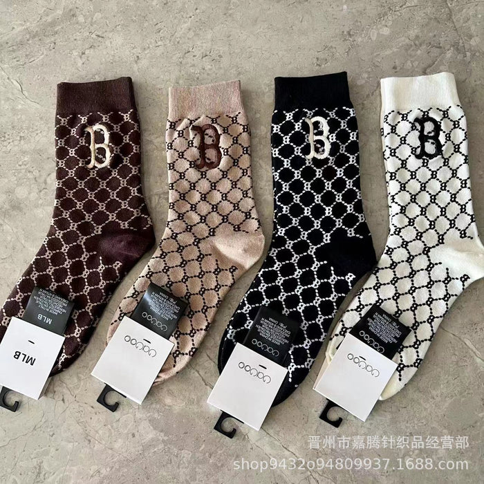 Wholesale Embroidered sports socks with combed cotton lettering socks in the middle tube