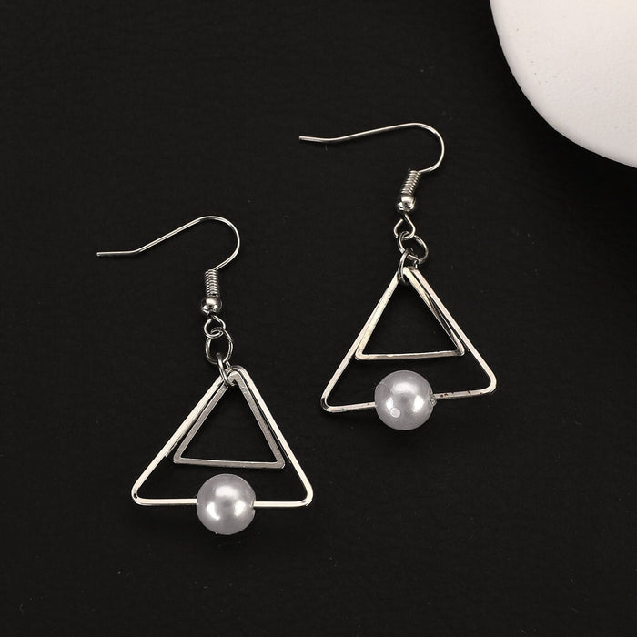 Wholesale Fashionable double triangle pearl earrings with multi-layer geometric ear clips