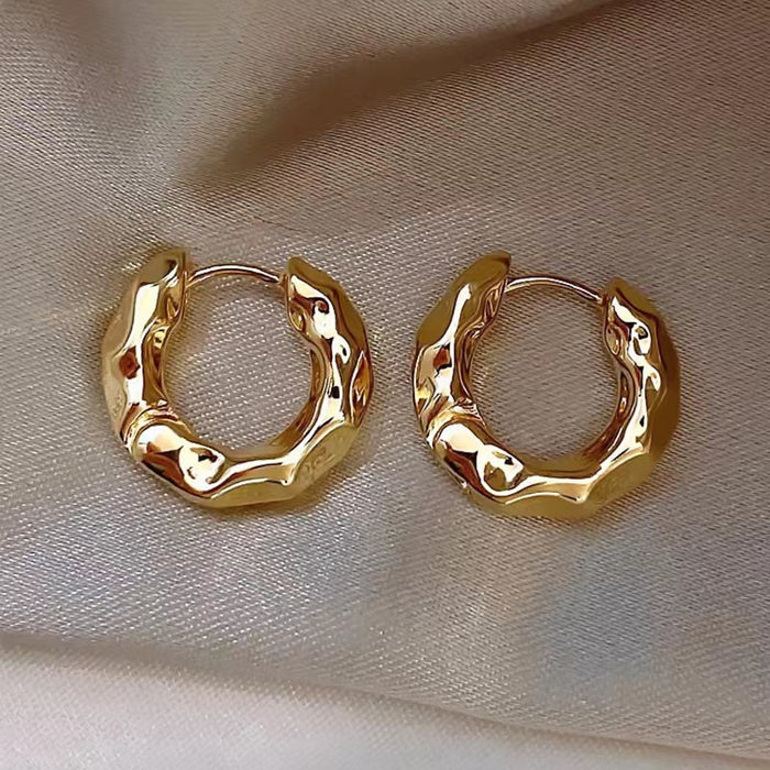 Wholesale Light luxury ear buckle, niche design, high-end feel, circle earrings, new ear loops, and simple earrings