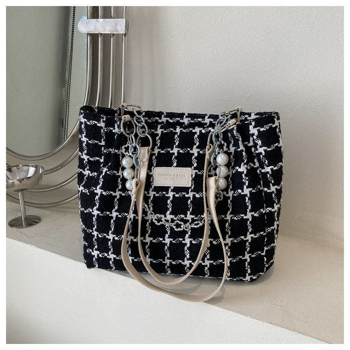 Wholesale Large capacity contrasting color simple exquisite letter fashionable pearl chain commuting versatile shoulder tote bag