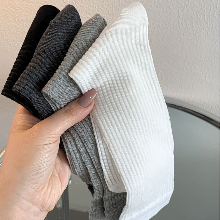 Wholesale Boneless vertical black and white mid tube socks, anti pilling and breathable