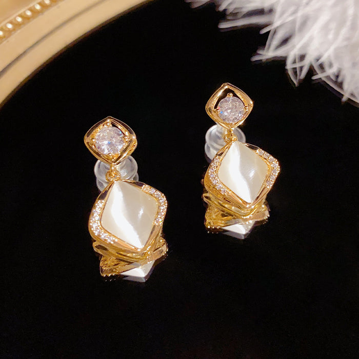 Wholesale  Elegant Diamond Cat's Eye Earrings Women's s925 Silver Needle All-match Earrings