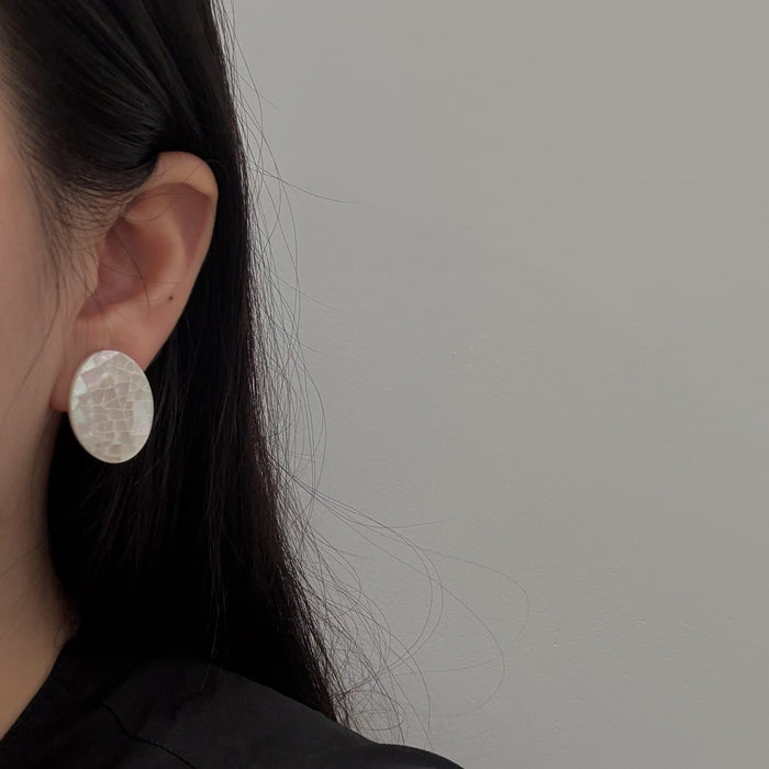 Wholesale Natural shell light luxury temperament earrings oval earrings versatile retro