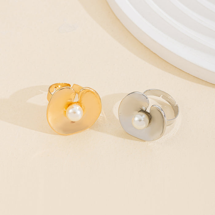 Wholesale Retro artistic flower ring, fashionable metal shiny surface, irregular design sense, living mouth ring