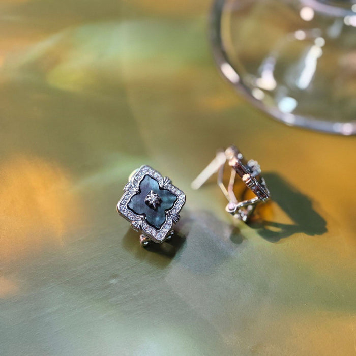 Wholesale Women's Four-Leaf Clover Gray Shell Bracelet necklace rings set