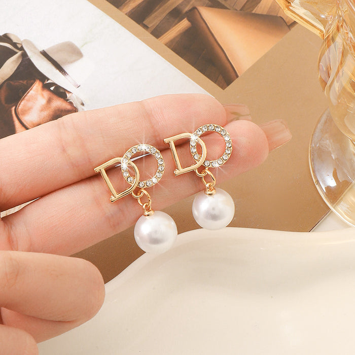 Wholesale Luxurious letter studded diamond pearl earrings with high-end temperament and versatile silver needle earrings wholesale earrings