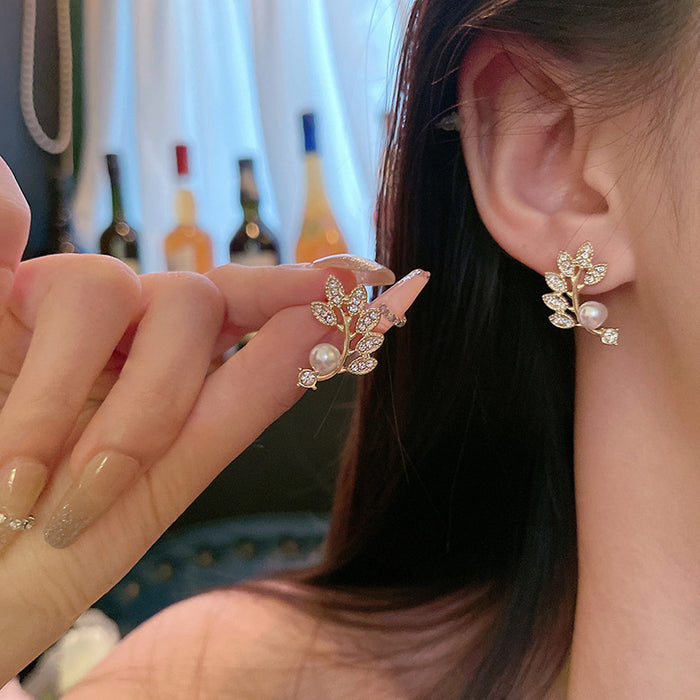 Wholesale Pearl and Zircon Heart Earrings