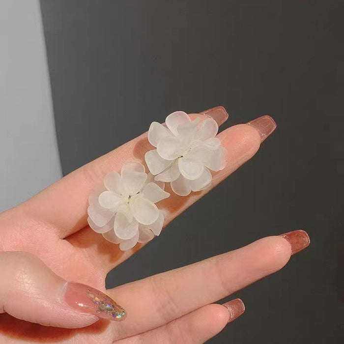 Wholesale Acrylic White Flower Earrings Women's Niche Fashion Earrings