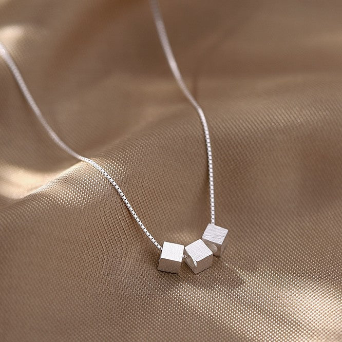 Wholesale New minimalist geometric block pendant with niche design, collarbone chain versatile accessory