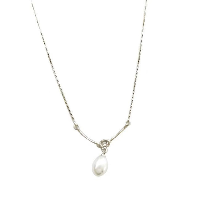 Wholesale Pearl pendant necklace, high-end design, niche accessory, collarbone chain