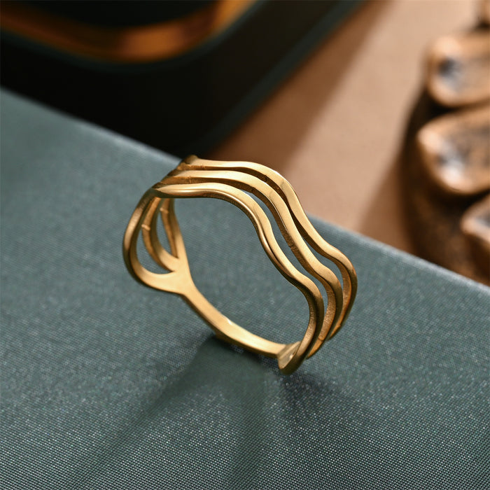 Wholesale Stainless steel wavy line ring, women's gold-plated titanium steel couple ring, does not fade