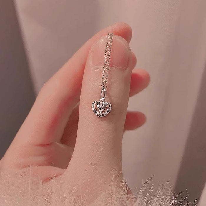 Wholesale Love necklace for women, light luxury, fashionable, versatile, heart-shaped collarbone chain, niche, simple design, commuting necklace