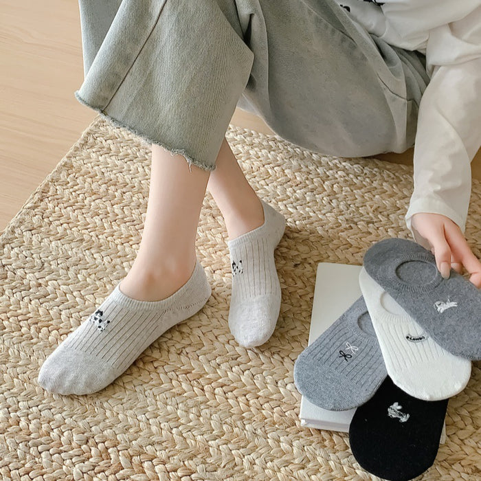 Wholesale Ship socks with anti slip and cotton heel, women's shallow mouth socks, gray cartoon embroidery, invisible