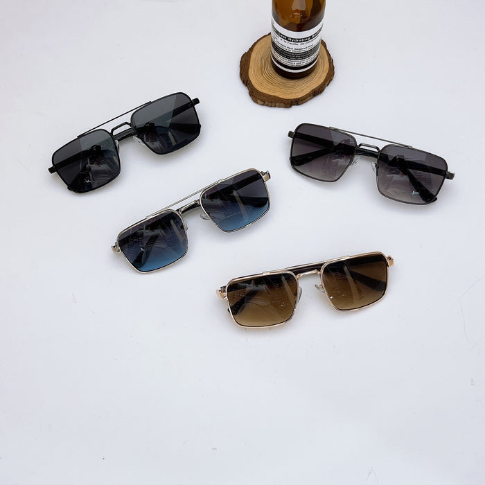Wholesale British retro metal sunglasses with a unique and niche frame, showcasing temperament and trendy sun shading, versatile and versatile