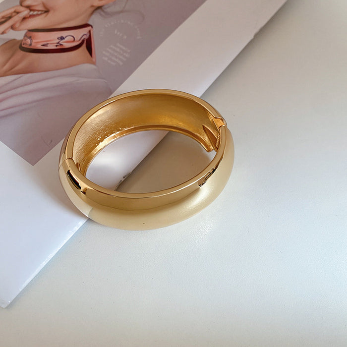 Wholesale Metal bracelet temperament light luxury high sense bracelet niche personality exaggerated jewelry women